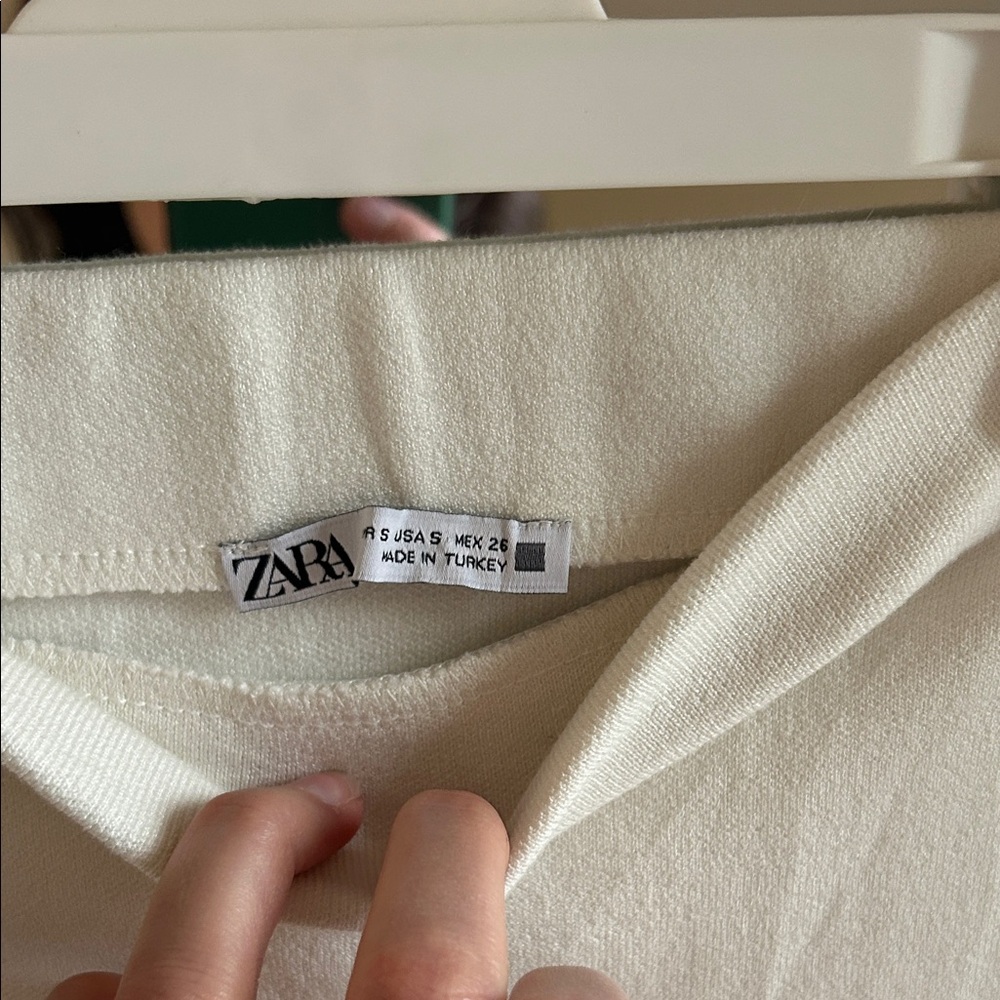 Zara Cream Pencil Skirt - Picture 2 of 5